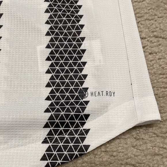 Adidas Angel Di Maria Juventus 2022/23 Home Jersey Men size L brand new with tag - Picture 5 of 9